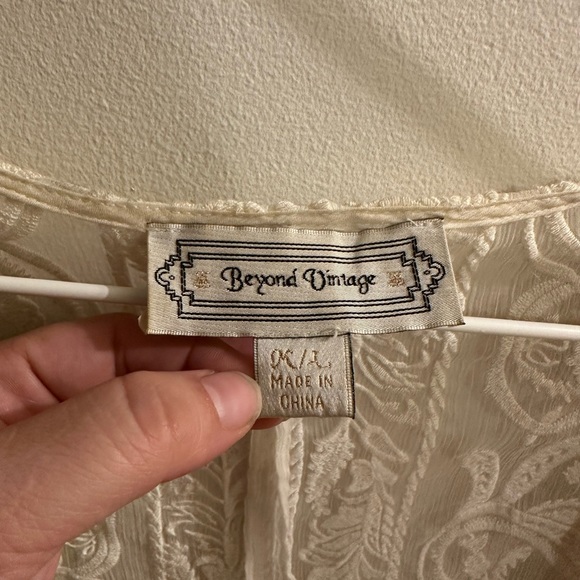 Vintage cream coloured sheer blouse with embroidery - Picture 3 of 14